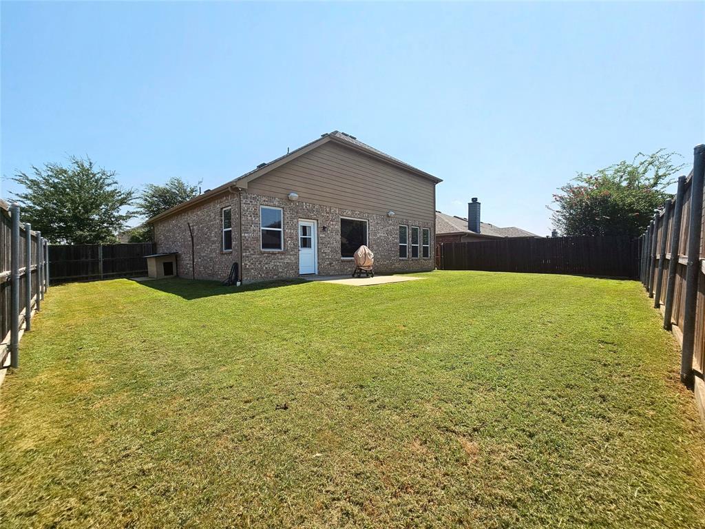 1017 Meadow Green Court Property Photo 8
