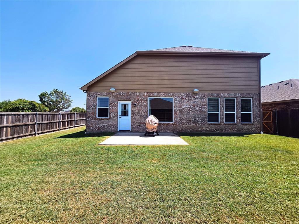 1017 Meadow Green Court Property Photo 9