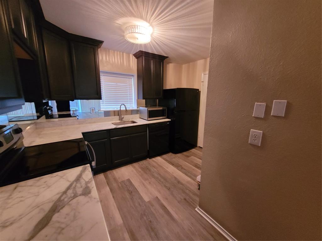 15221 Berry Trail 901 Property Photo 6