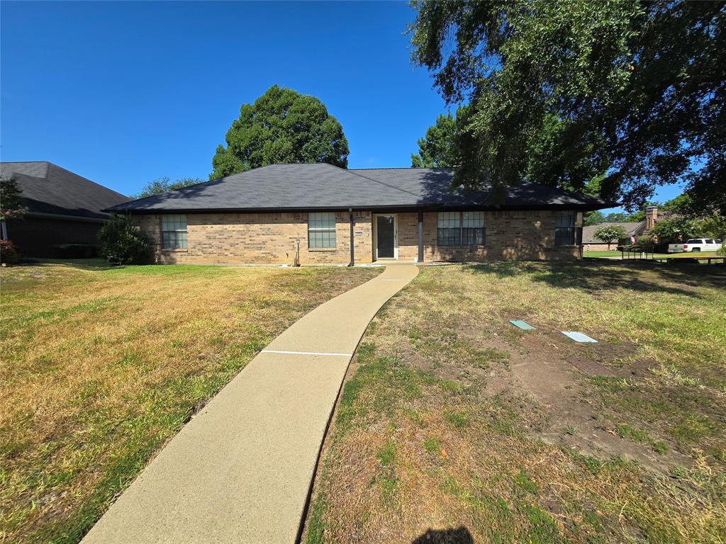 200 Lakewood Drive Property Photo 1