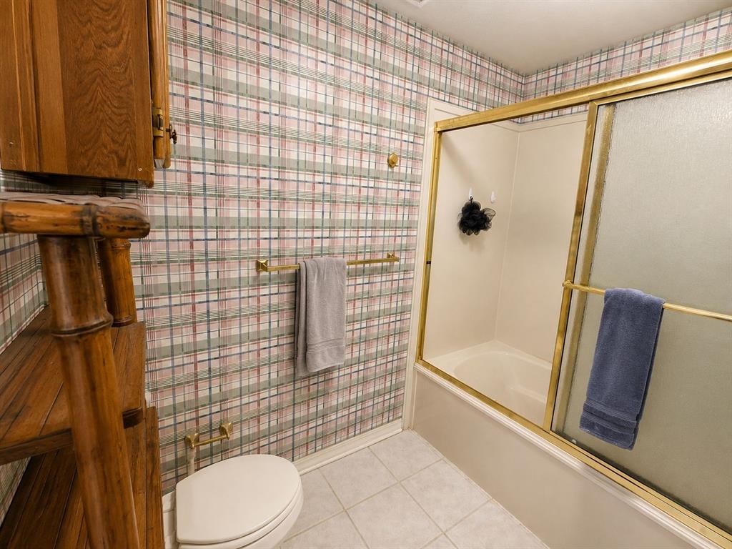 200 Lakewood Drive Property Photo 8