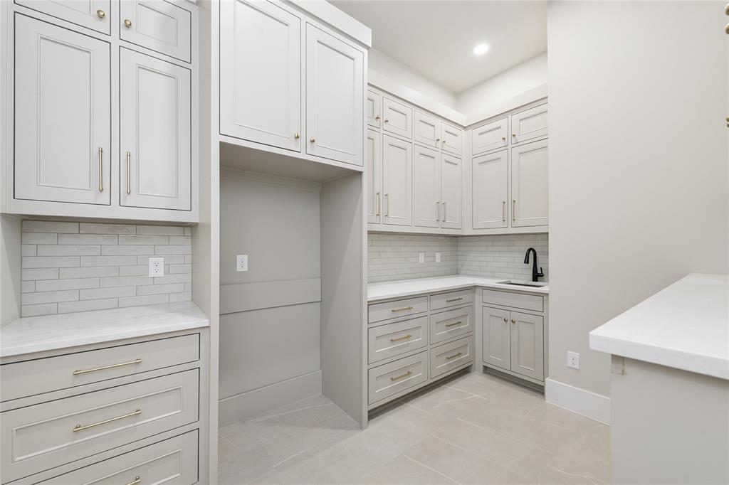 108 Eisenhower Court Property Photo 32
