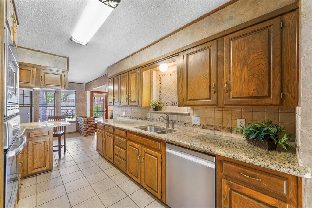 2323 Brookside Drive Property Photo 13
