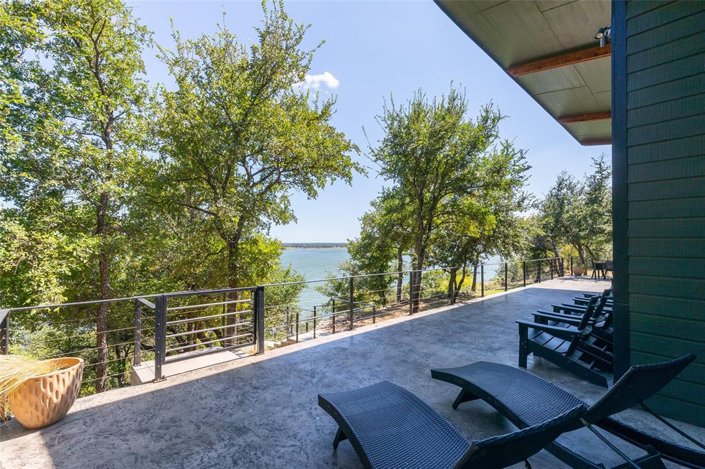 632 Oak Point Drive Property Photo 6