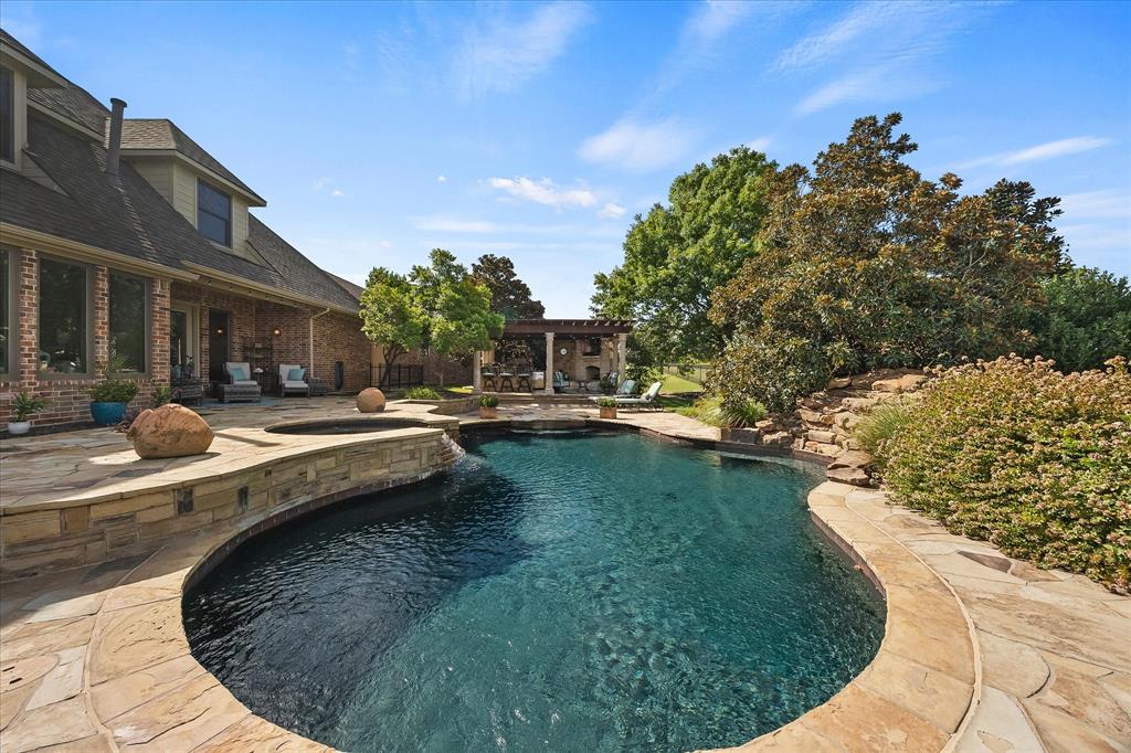 2 Maltese Circle Property Photo 32