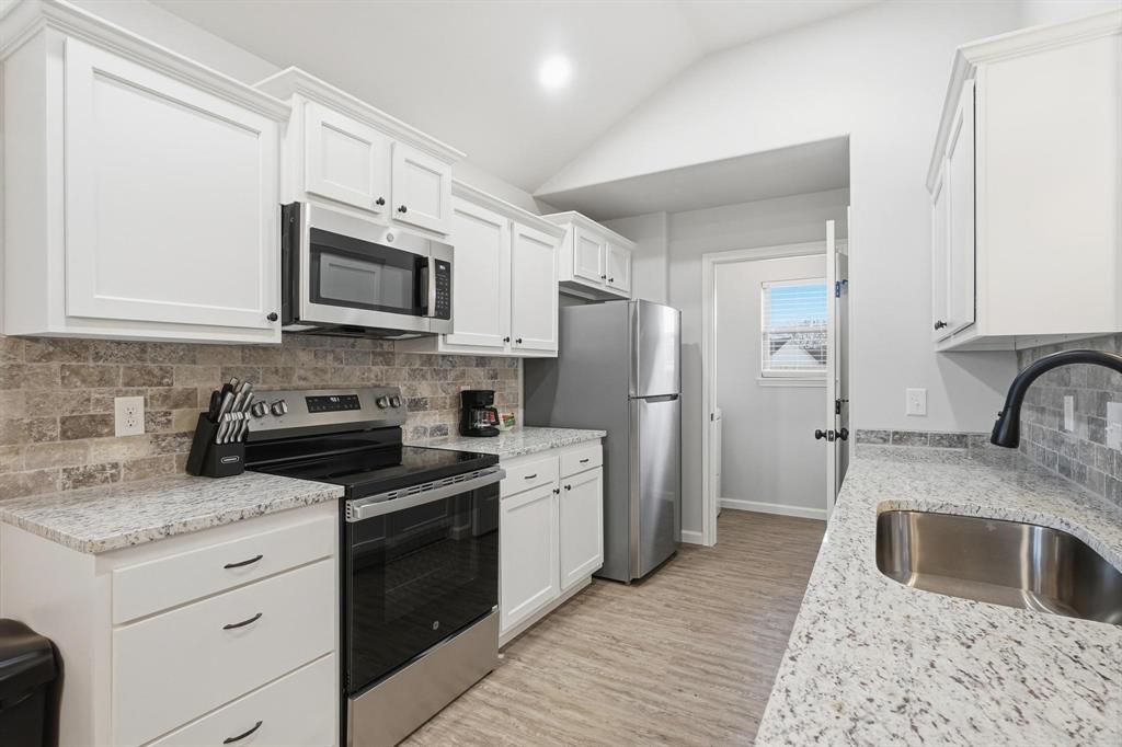 447 Waterloo Drive Property Photo 11
