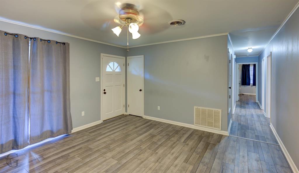 909 Nella Street Property Photo 10