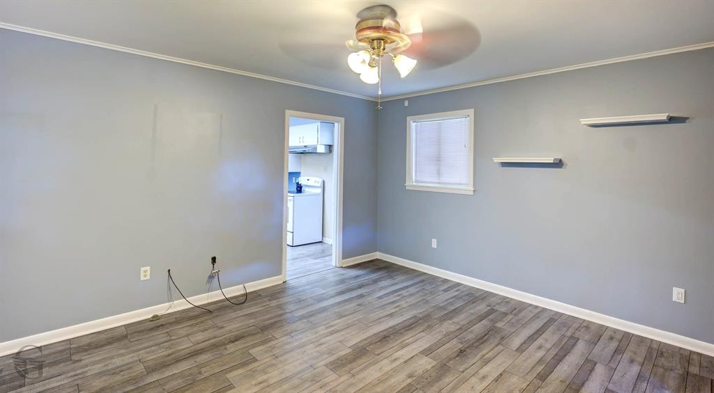 909 Nella Street Property Photo 11