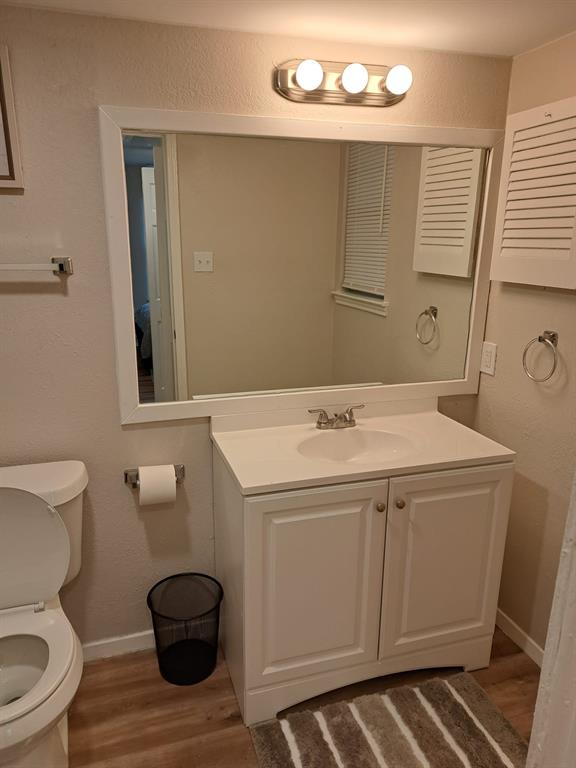 1702 Crest Point Drive Property Photo 4