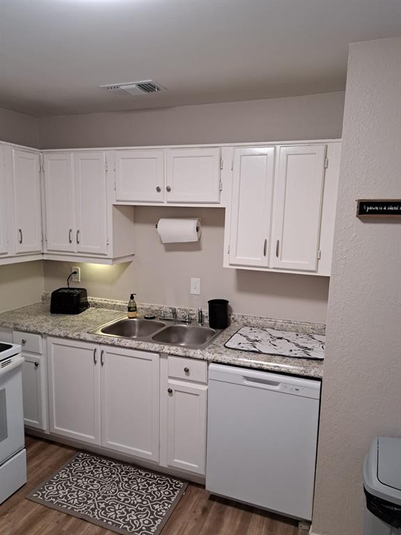 1702 Crest Point Drive Property Photo 9