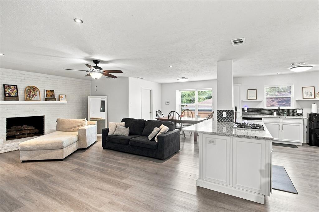 2021 Meadowcreek Drive Property Photo 13