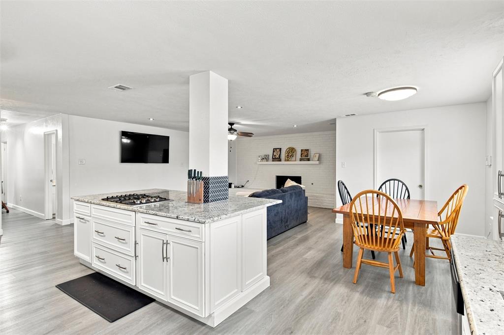 2021 Meadowcreek Drive Property Photo 14