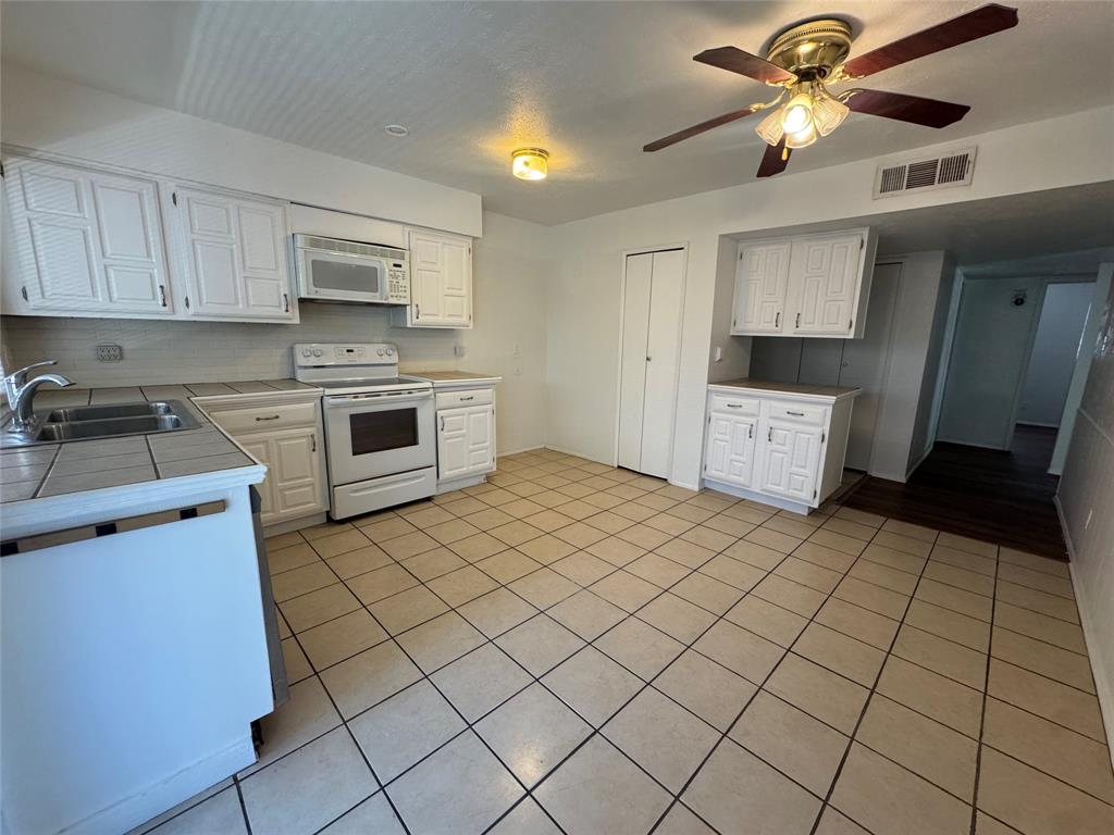 2617 Roman Way Property Photo 8