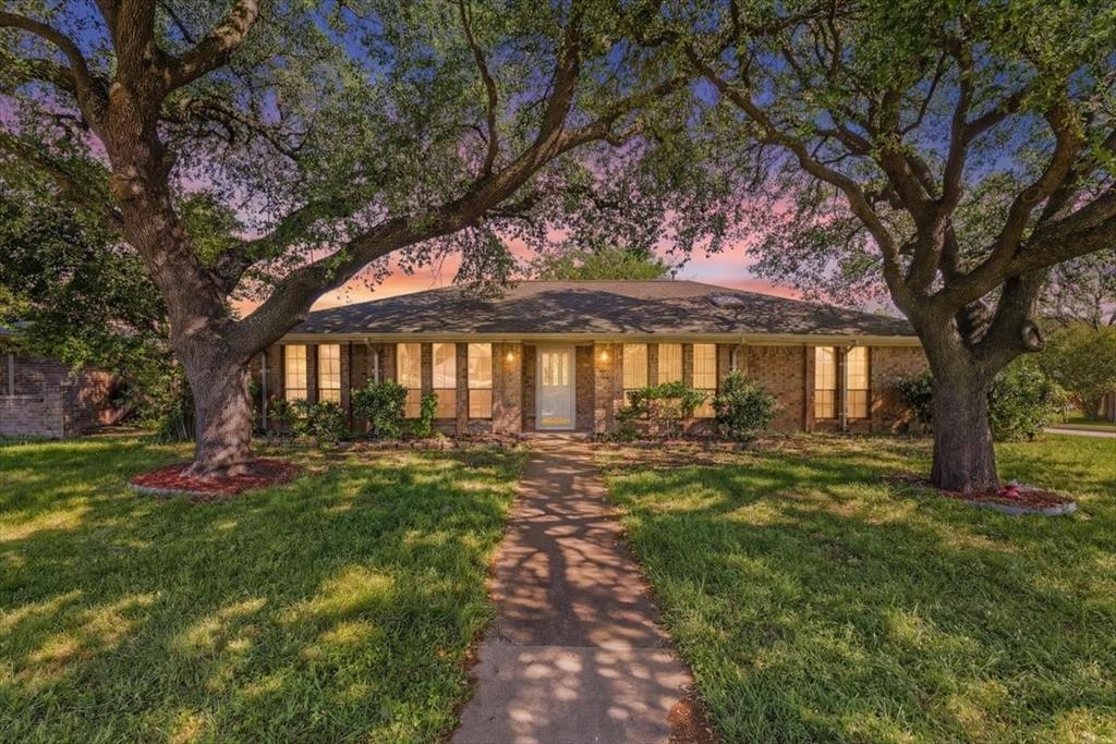 2301 Claridge Circle Property Photo 1