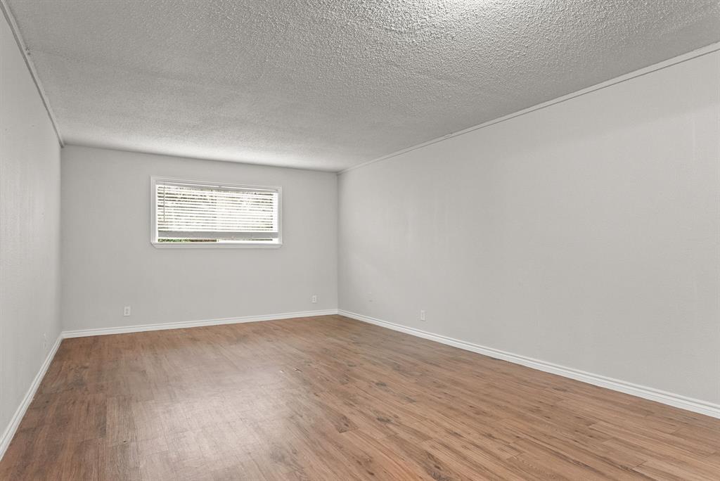 429 Johnson St Property Photo 4
