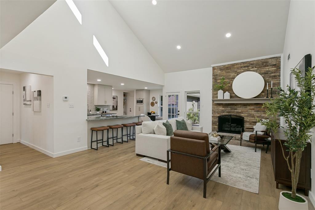 8031 Moss Meadows Drive Property Photo 4