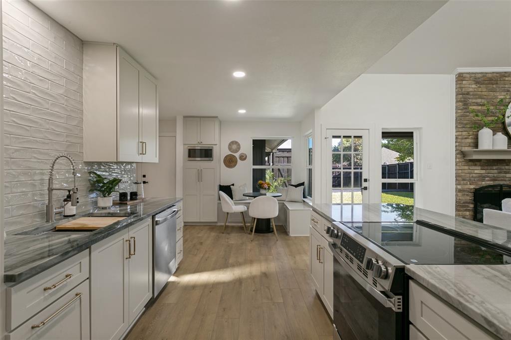 8031 Moss Meadows Drive Property Photo 10