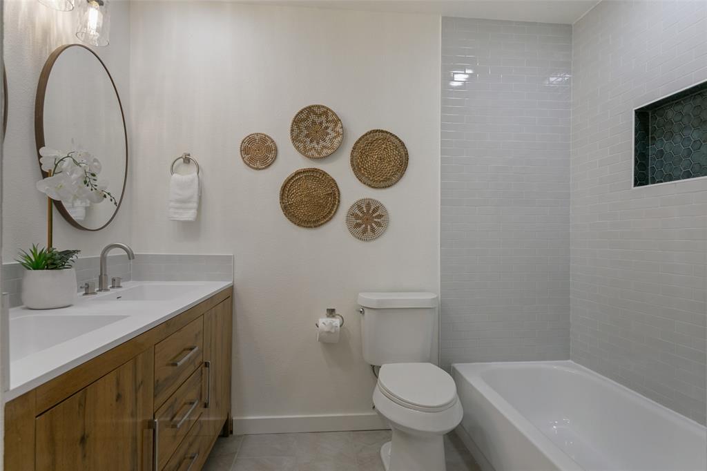 8031 Moss Meadows Drive Property Photo 17
