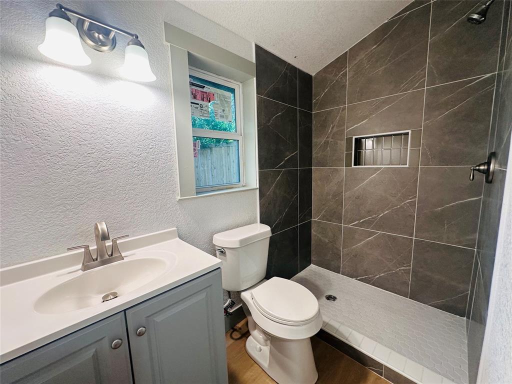 4404 Harwen Terrace Property Photo 10