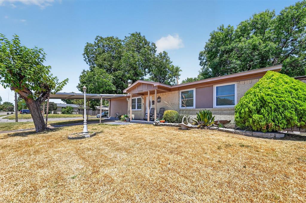3532 Edgebrook Drive Property Photo 3