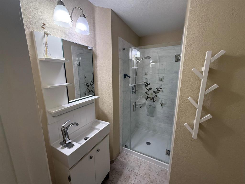 1616 Endicott Drive Property Photo 8