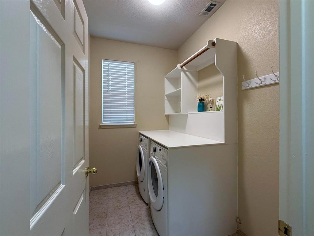 1616 Endicott Drive Property Photo 9