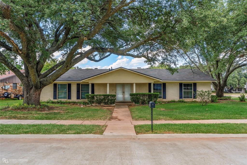 400 Plaza Circle Property Photo 1