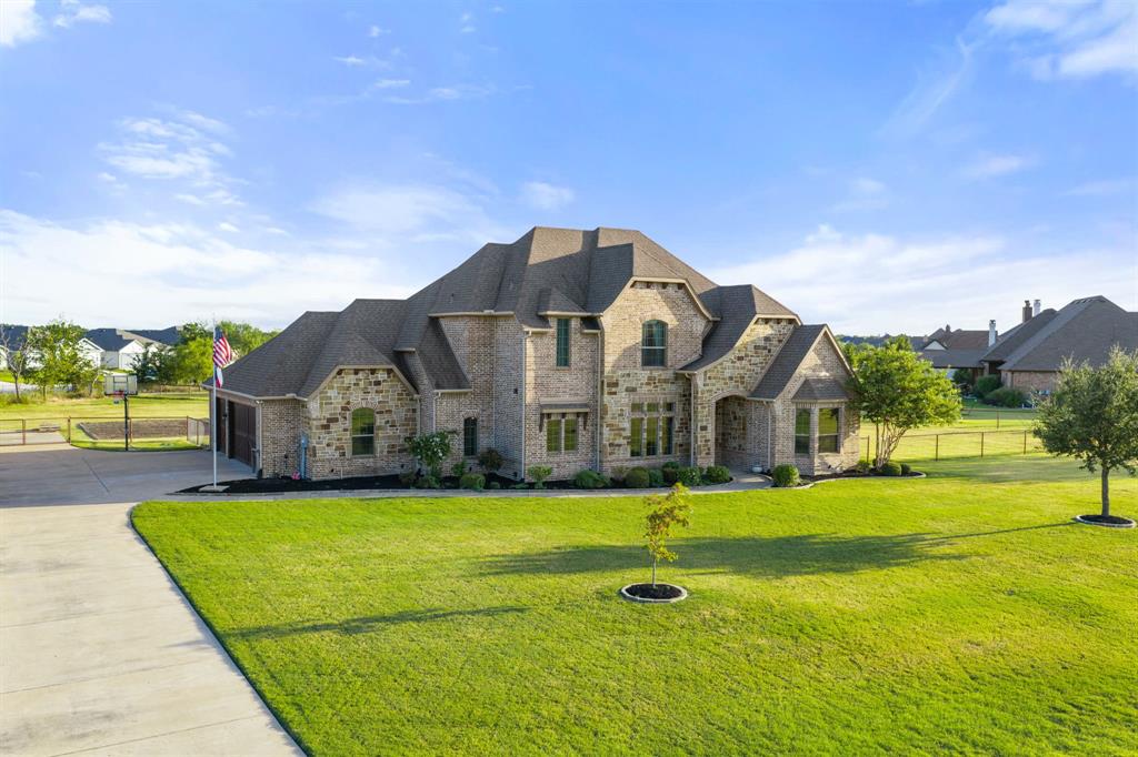 5001 White Pine Drive Property Photo 3