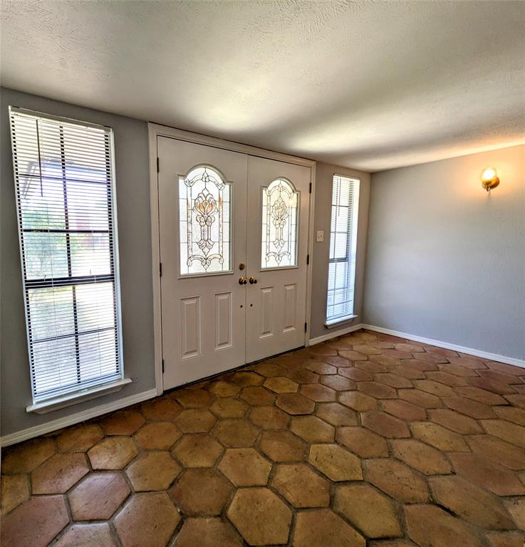 2301 Villanova Street Property Photo 6