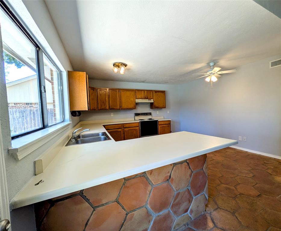 2301 Villanova Street Property Photo 10
