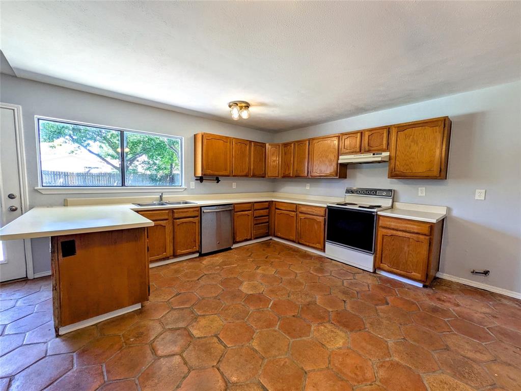 2301 Villanova Street Property Photo 11