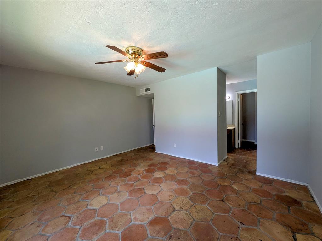 2301 Villanova Street Property Photo 14