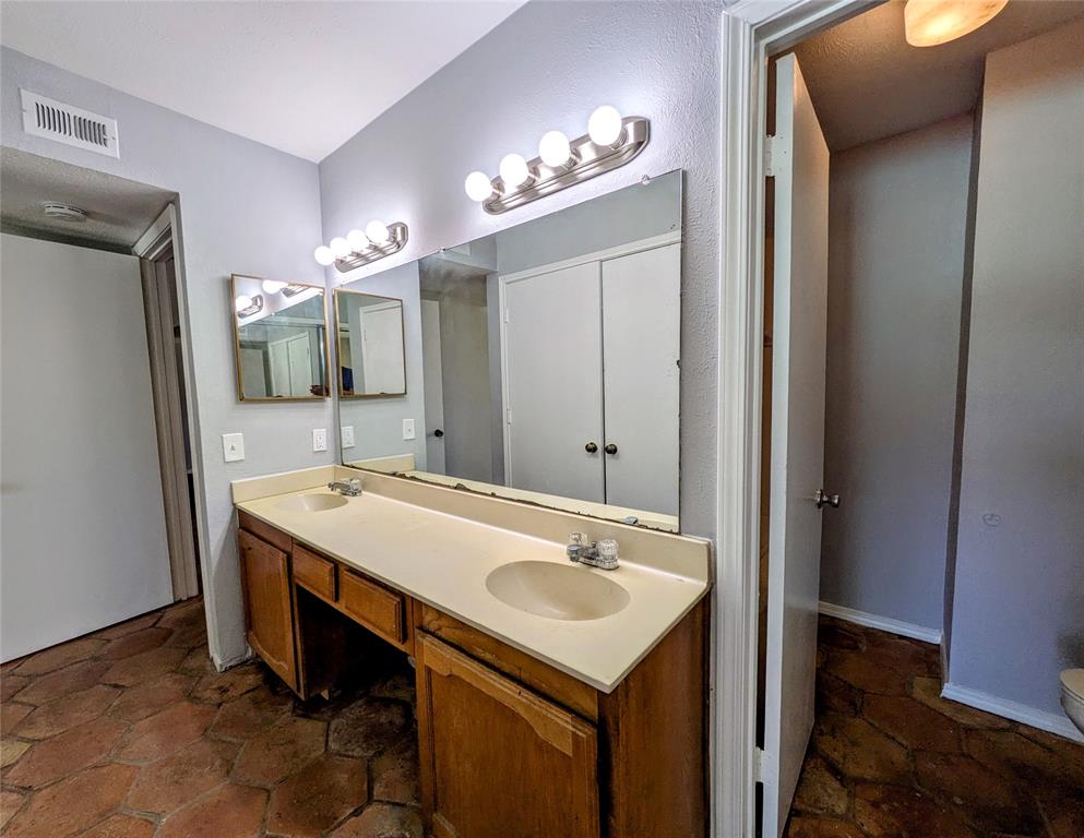 2301 Villanova Street Property Photo 15