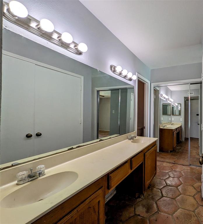 2301 Villanova Street Property Photo 16