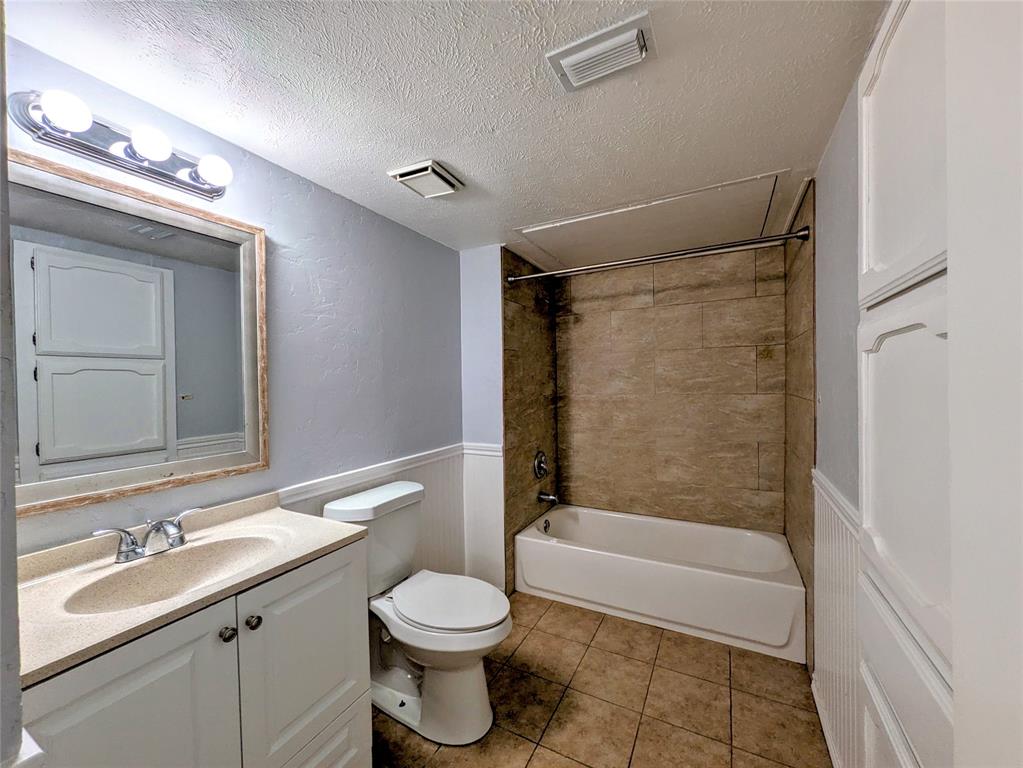 2301 Villanova Street Property Photo 20
