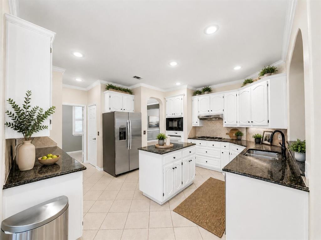 7113 Fieldstone Drive Property Photo 4
