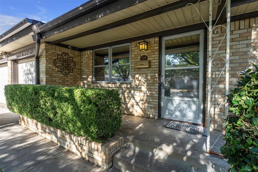 1208 Harrison Lane Property Photo 1