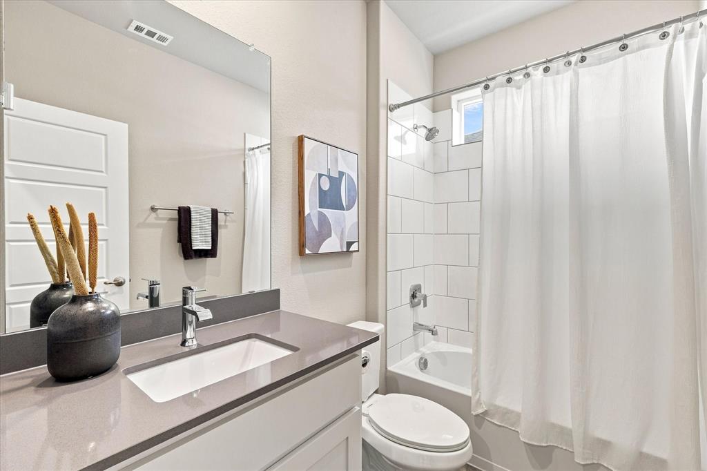 2704 Starling Street Property Photo 1