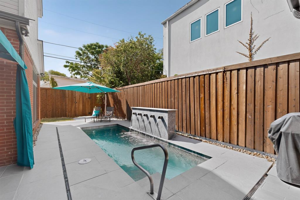 1526 Abrams Road Property Photo 1