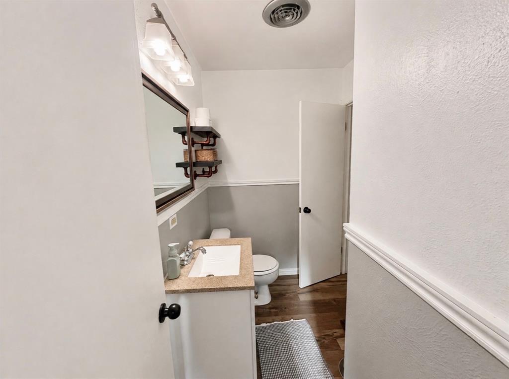 1109 Benbrook Terrace Property Photo 11
