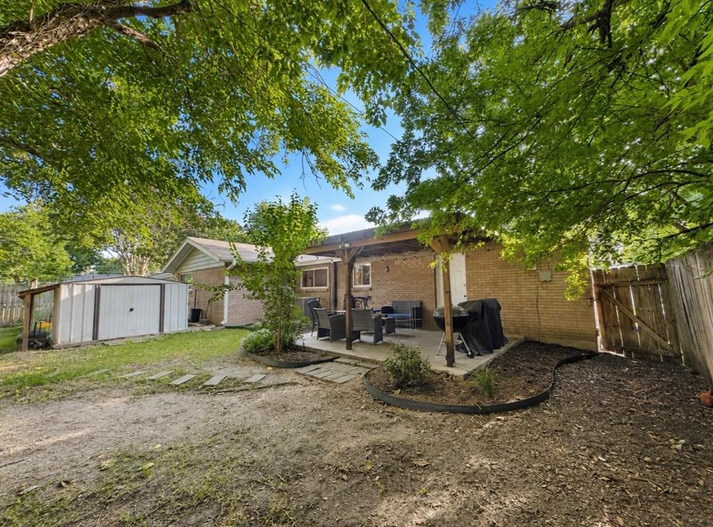 1109 Benbrook Terrace Property Photo 12