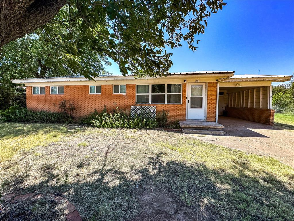 203 N Avenue M Property Photo 1