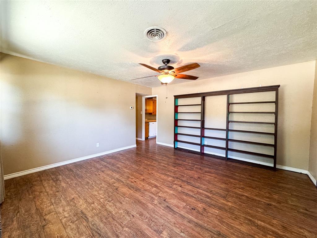 203 N Avenue M Property Photo 2