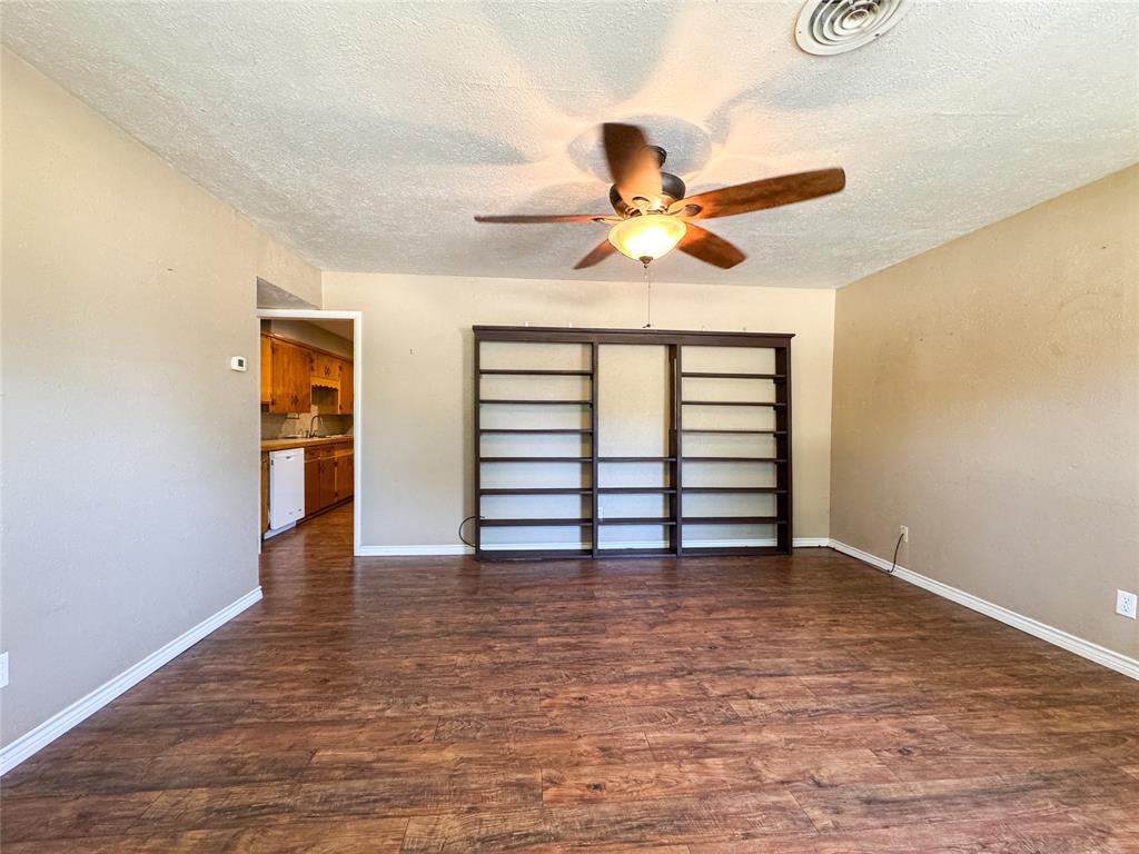 203 N Avenue M Property Photo 3