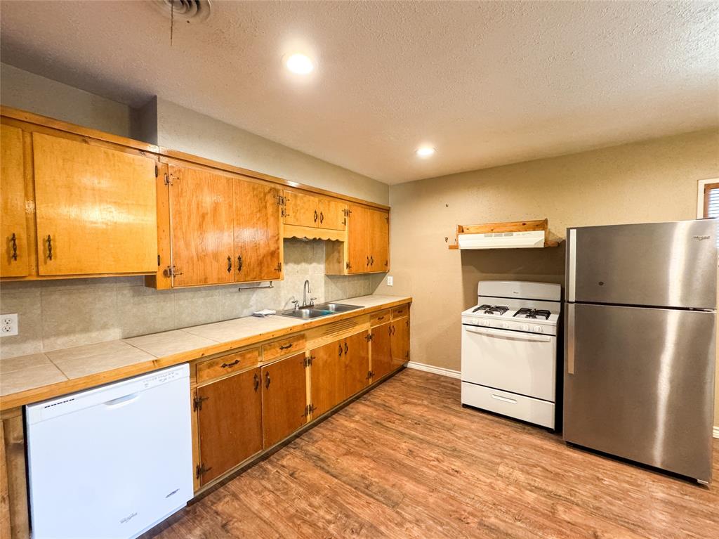 203 N Avenue M Property Photo 6