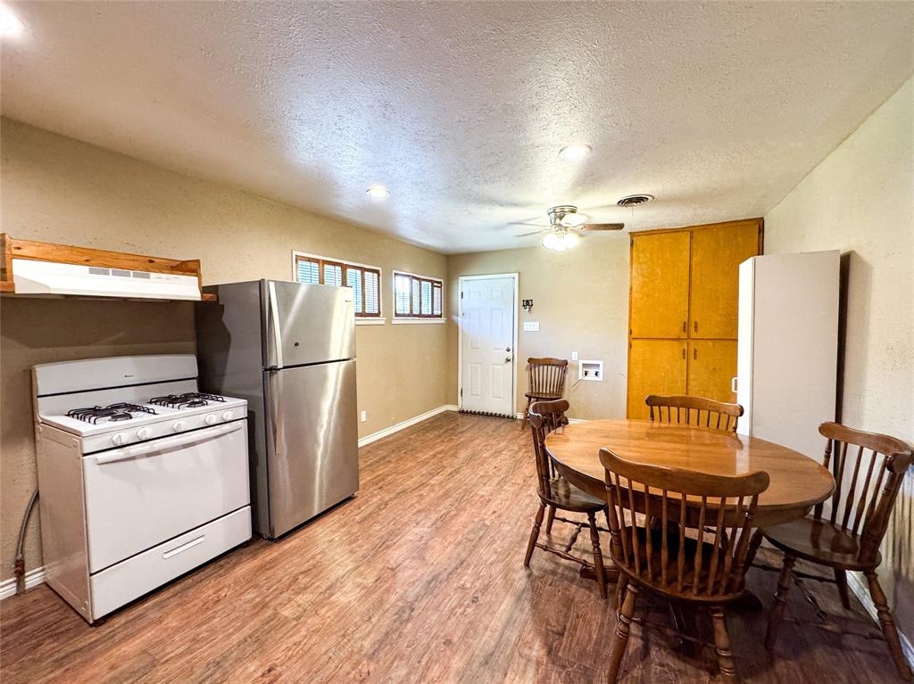 203 N Avenue M Property Photo 7