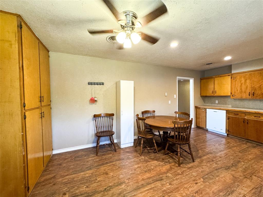203 N Avenue M Property Photo 8