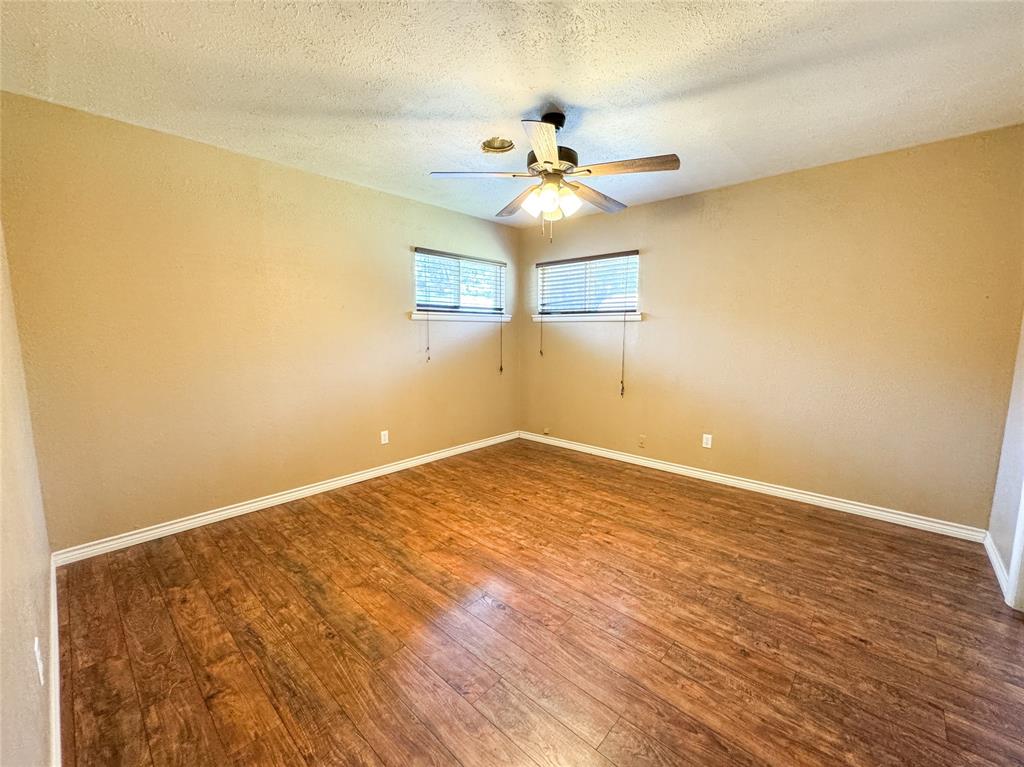203 N Avenue M Property Photo 17