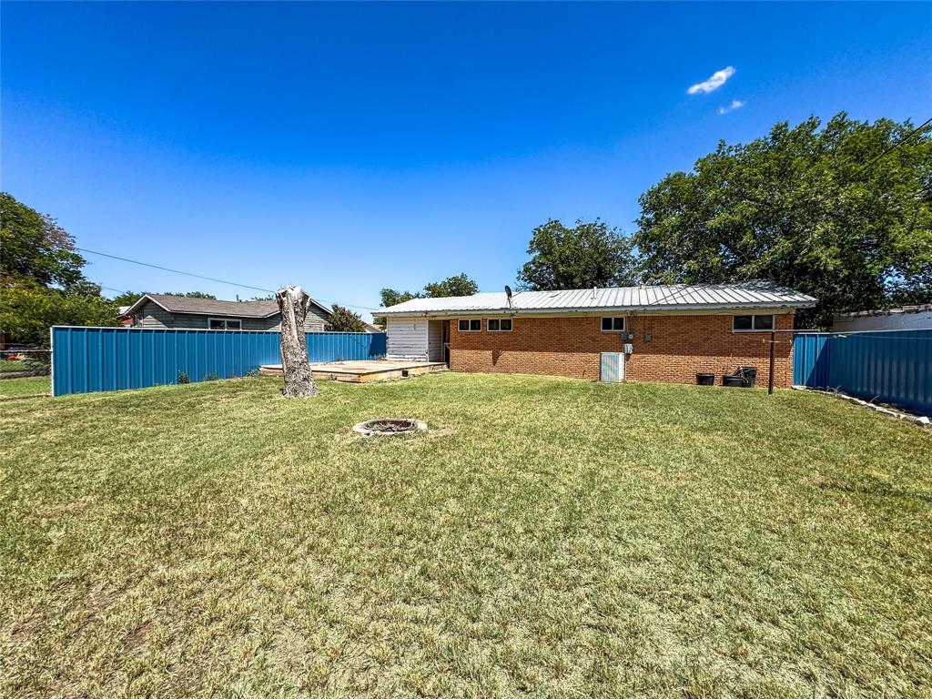 203 N Avenue M Property Photo 22