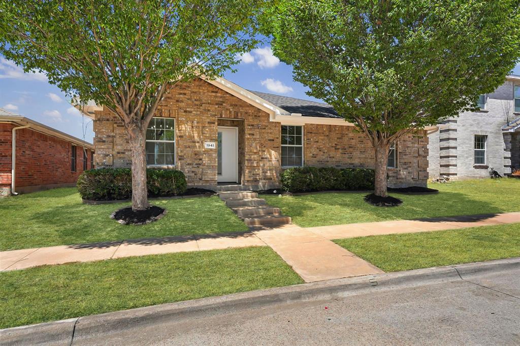 1941 Indian Lilac Drive Property Photo 2